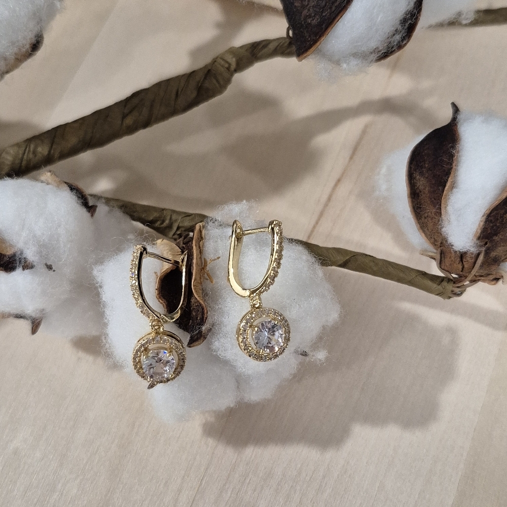 💛💛NEW💛💛 GORGEOUS!! CZ Drop Dangle Earrings in GOLD Plating - Picture 11 of 16